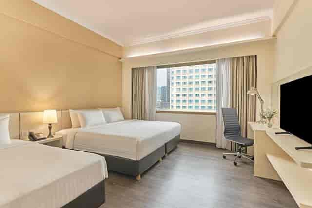 Quartz 1 hotel room, minimalist workspace, city view, ideal for business conferences and events.