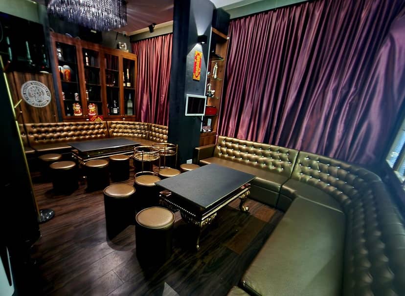 Skybar lounge with tufted seating, ideal for VIP networking and upscale corporate events.