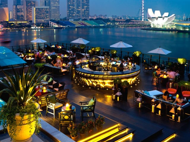 Rooftop bar in Singapore with skyline views, ideal for corporate cocktail and networking events.