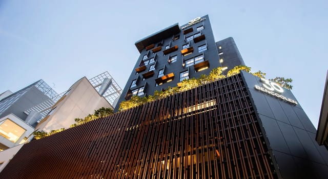 Contemporary exterior of 30 Bencoolen, ideal for corporate retreats and executive meetings.