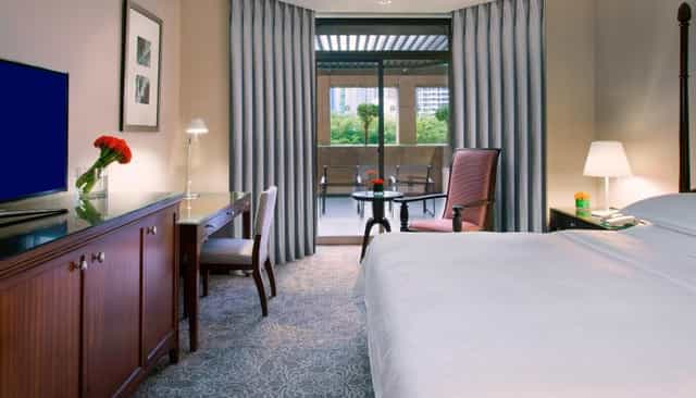 Sheraton Towers Singapore VIP suite with workspace, ideal for conference speakers and business travel.