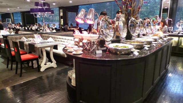 Buffet line at Concorde Hotel Singapore: upscale corporate catering and event space design.