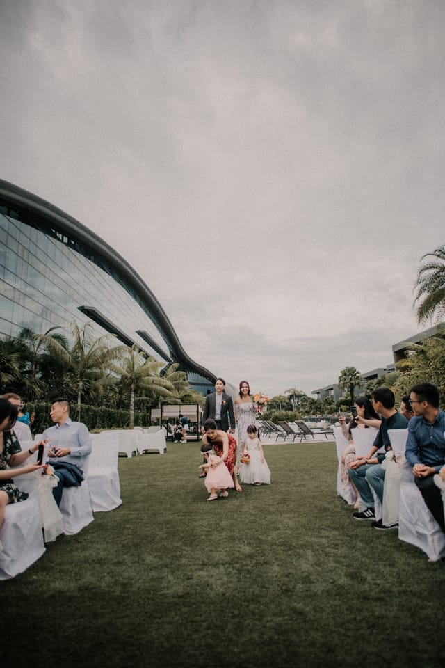 Outdoor wedding ceremony at Laguna Ballroom, Dusit Thani Singapore featuring lush garden scenery.