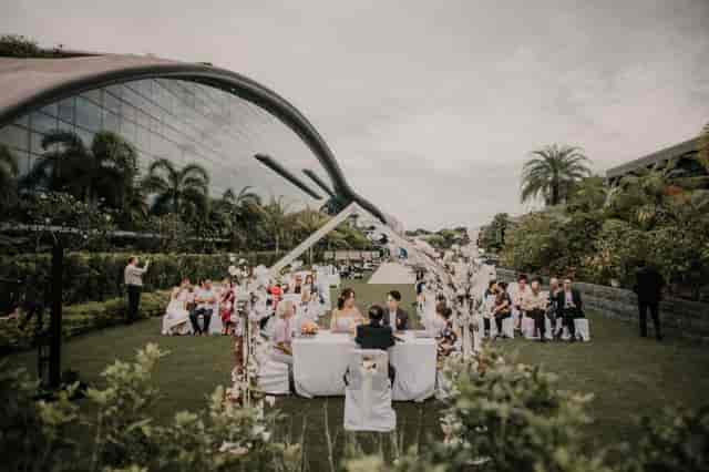Outdoor wedding ceremony with tented altar at Laguna Ballroom, Dusit Thani Singapore.