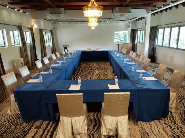 U-shape private dining room at Atout Restaurant for corporate meetings and team events.
