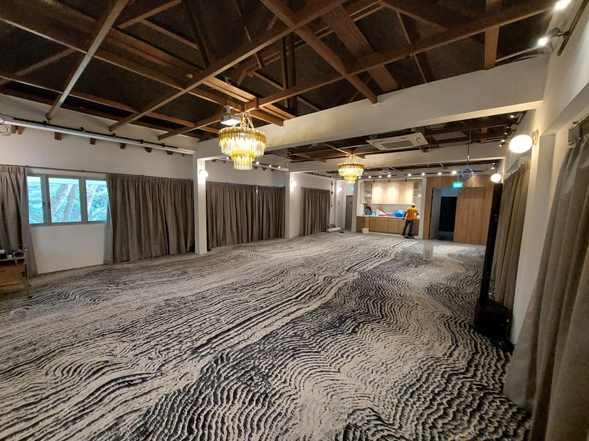 Atout Restaurant private dining room with wood beams, perfect for corporate events and galas.