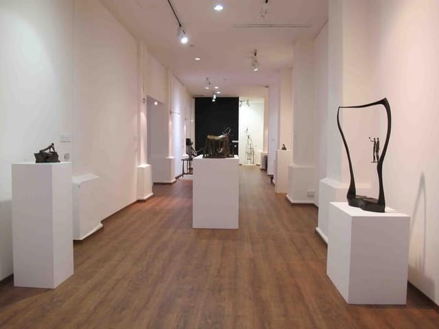 Sleek REDSEA Gallery space for high-end corporate cocktail reception and VIP networking events.