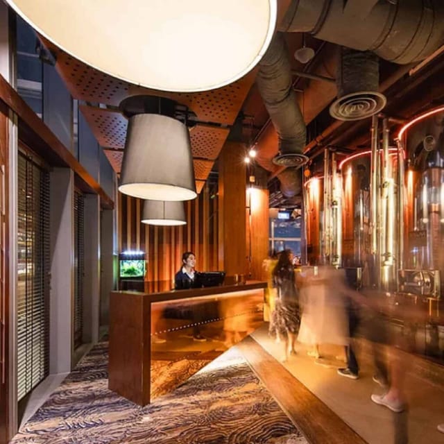 Upscale LeVeL33 brewpub with industrial bar for networking events and corporate functions.