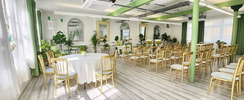 Bright meeting space in The Palm Room, featuring flexible seating for workshops and presentations.