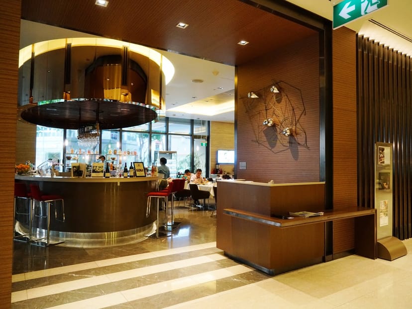 Modern Escape Restaurant bar for networking events and corporate cocktail receptions.