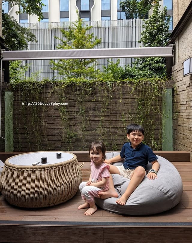 Courtyard Room