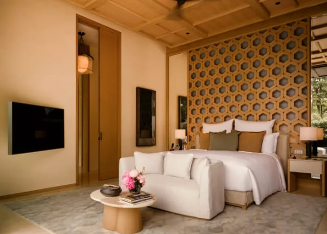 Luxury Garden Room suite in Raffles Sentosa, ideal for VIP executive retreats and private meetings.