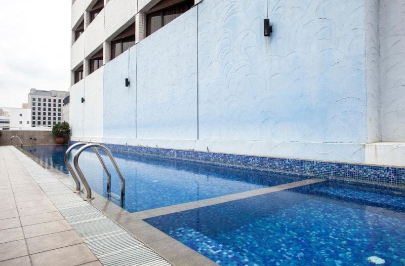 Rooftop pool deck at Hotel Royal Queens, ideal for corporate networking and breakout events.