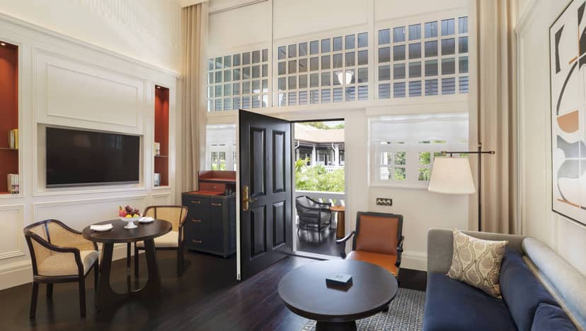 Palm 1 luxury suite for boardroom meetings and VIP corporate events.