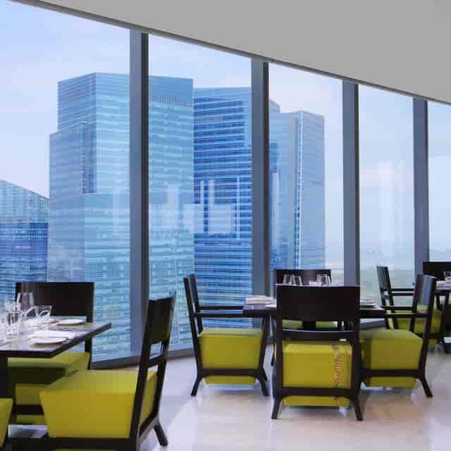 Modern Seasonal Tastes dining area with urban view for executive lunches and VIP dinners.