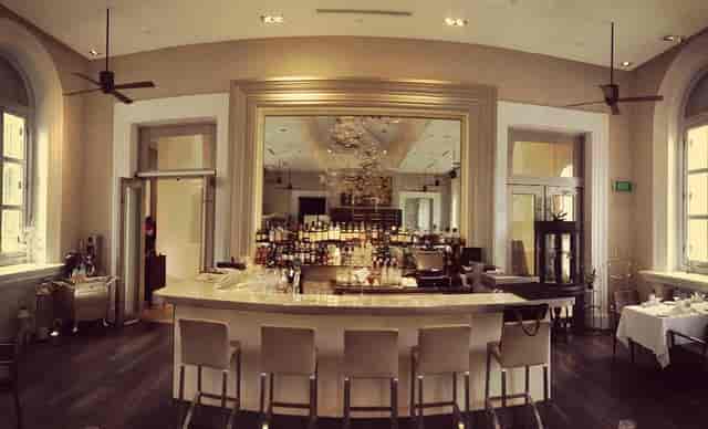 Upscale dining room at Flutes Restaurant, perfect for corporate networking and cocktail events.