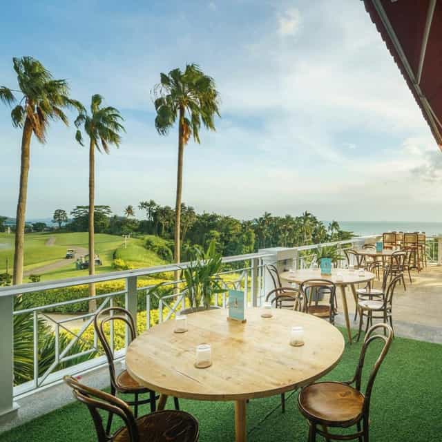The Lawn at Panamericana: scenic outdoor event venue for corporate retreats and cocktail receptions.
