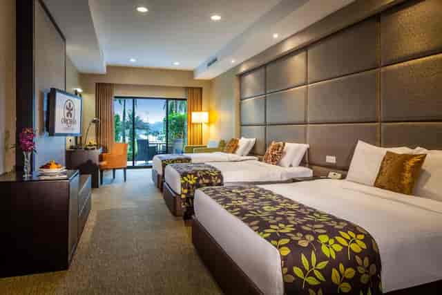 Emerald Suite triple-occupancy room for group travel and corporate event accommodation.