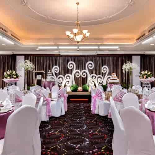 Wedding reception in Emerald Suite, Orchid Country Club featuring ballroom floral decor.