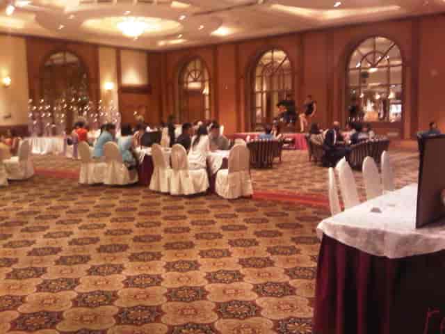 Dunearn Ballroom banquet setup with round tables for weddings and corporate events.