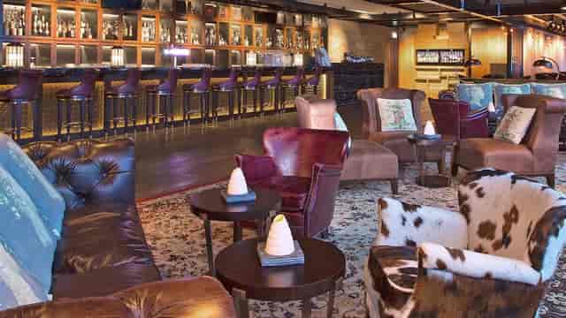Lounge bar with textured decor for VIP receptions and professional networking events.