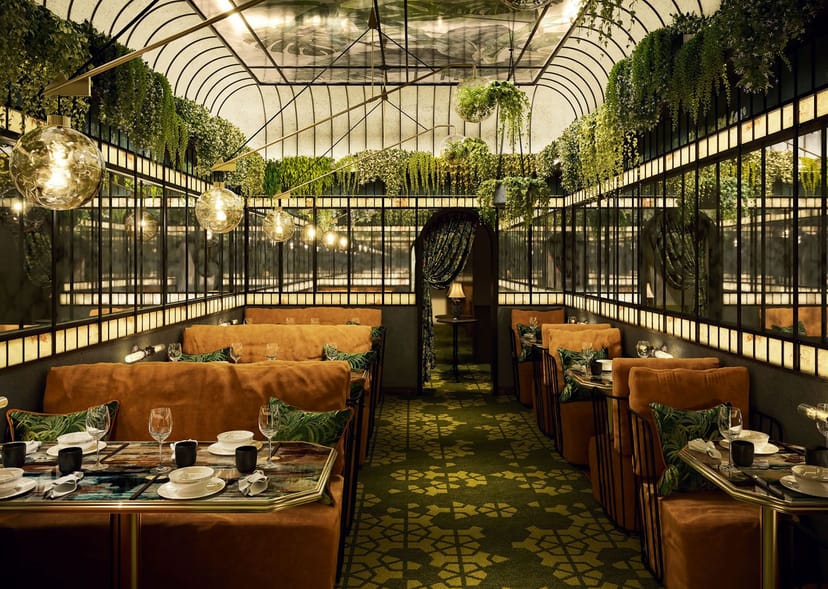 Mott 32 Singapore private dining room with plush seating for upscale events and networking.