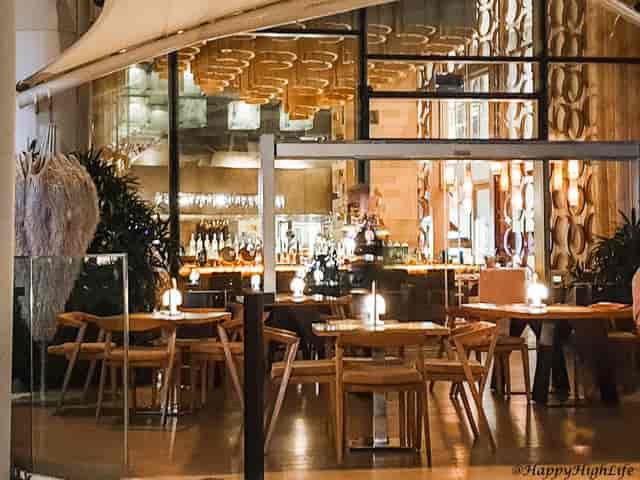 Upscale private dining room at SKIRT, perfect for executive dinners and networking events.