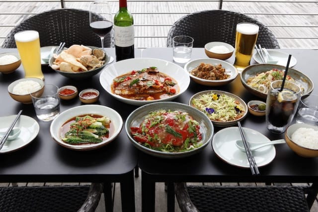 Chinoiseries restaurant catering setup for professional networking lunch and team building dinner.
