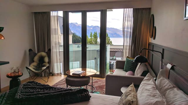 The Queenstown Room