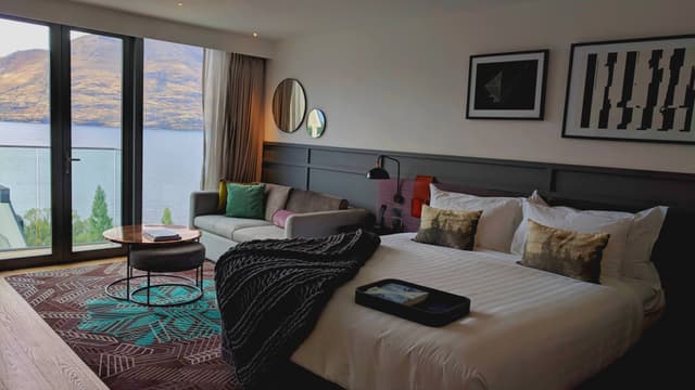 The Queenstown Room