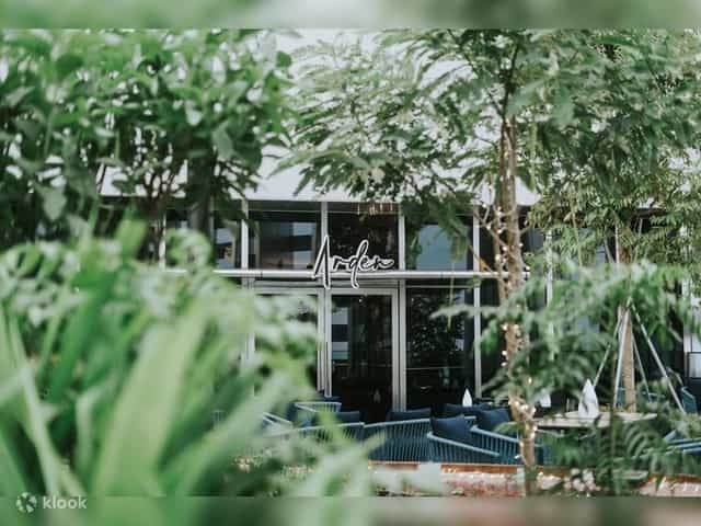 1-Arden Sky Garden: Lush biophilic venue for corporate networking and intimate cocktail events.