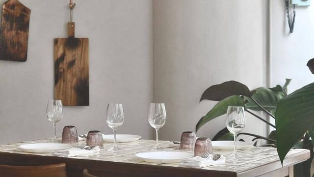 Intimate Summer Hill dining room for VIP breakout sessions and private client dinners.