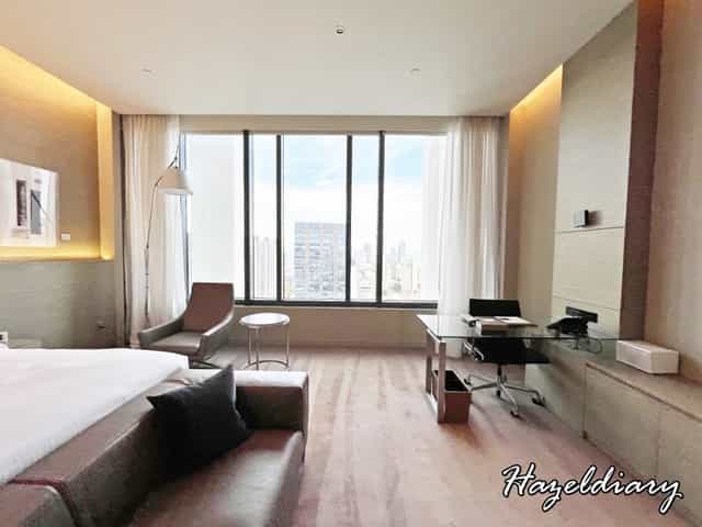 Skyline Studios luxury executive guest room with city view for VIP corporate event and workspace.
