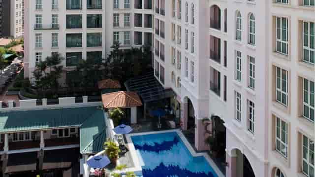 Upscale swimming pool courtyard for luxury cocktail receptions and corporate networking events.
