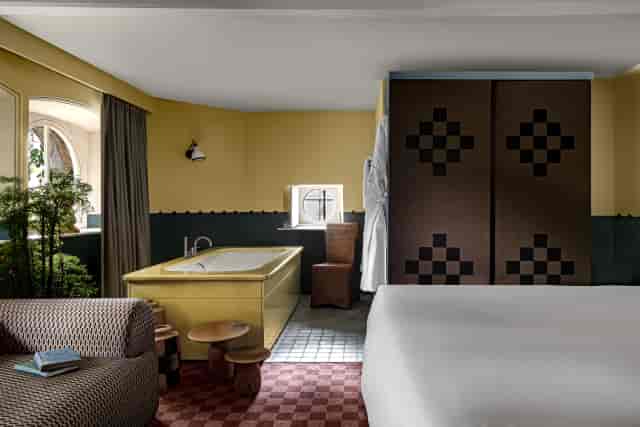 Luxury executive suite with open-concept bathroom for VIP retreats and corporate breakout events.
