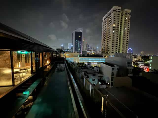 Rooftop Infinity Pool & Lounge