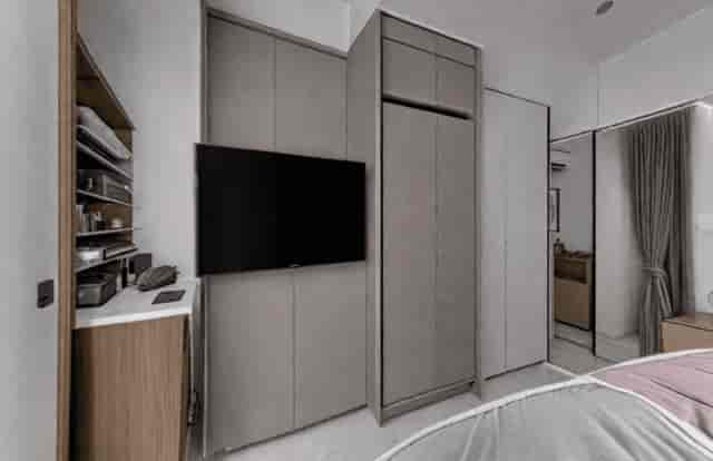 Modern hotel room with minimalist workspace for solo business travel.
