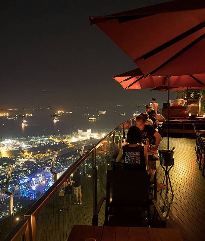 SkyBar at CÉ LA VI Singapore: vibrant rooftop venue for upscale events and cocktail receptions.