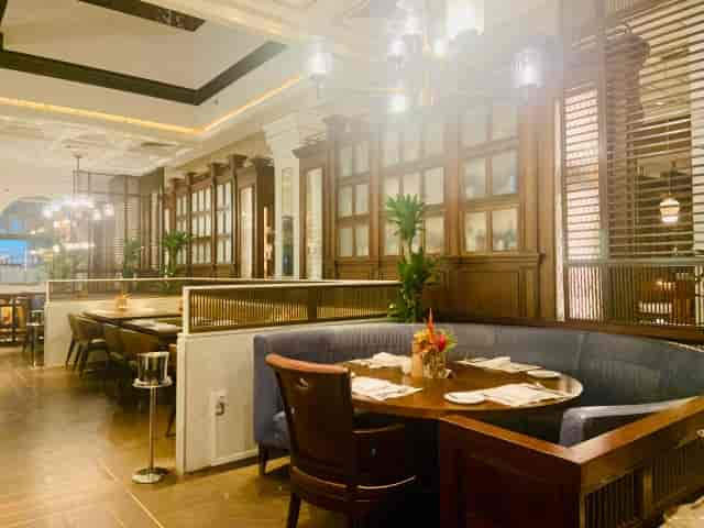 Semi-private dining room at 15 Stamford, ideal for intimate meetings and events.