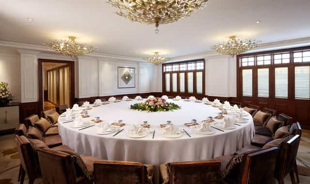 Sophisticated meeting room with circular table at InterContinental Singapore for events.