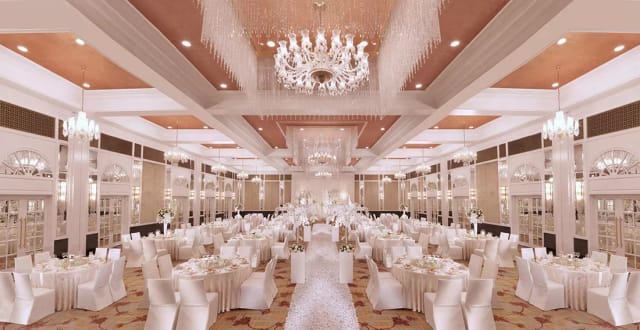Elegant Grand Ballroom in InterContinental Singapore, perfect for weddings and galas.