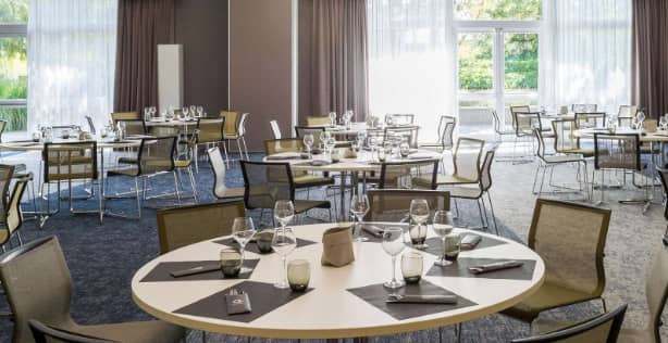 Modern corporate luncheon banquet room at Novotel Lyon Bron for professional events.