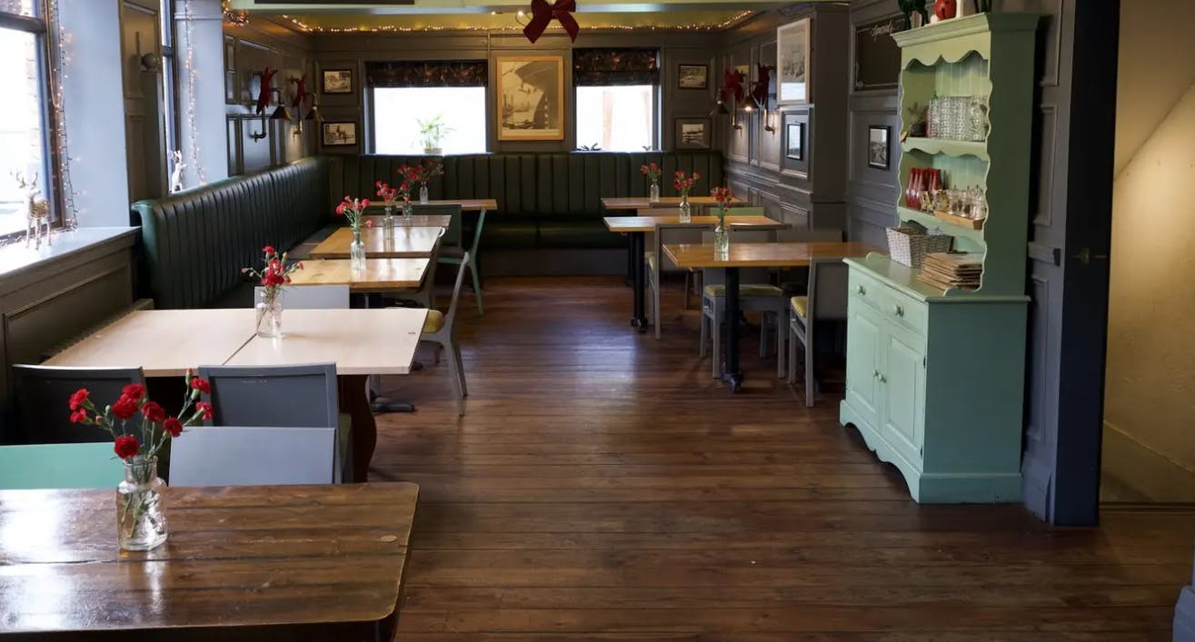 Dockers Inn - The Pub image 2