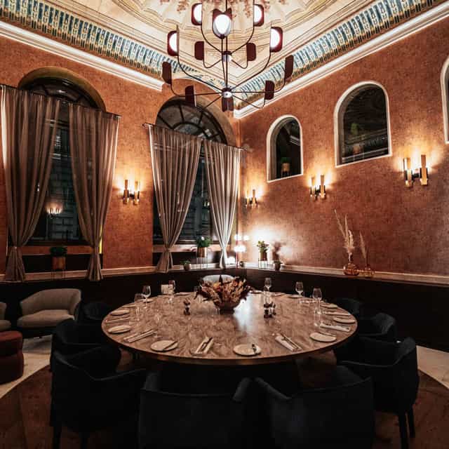 Elegant dining space in Piazza Italiana, perfect for intimate gatherings and corporate dinners.