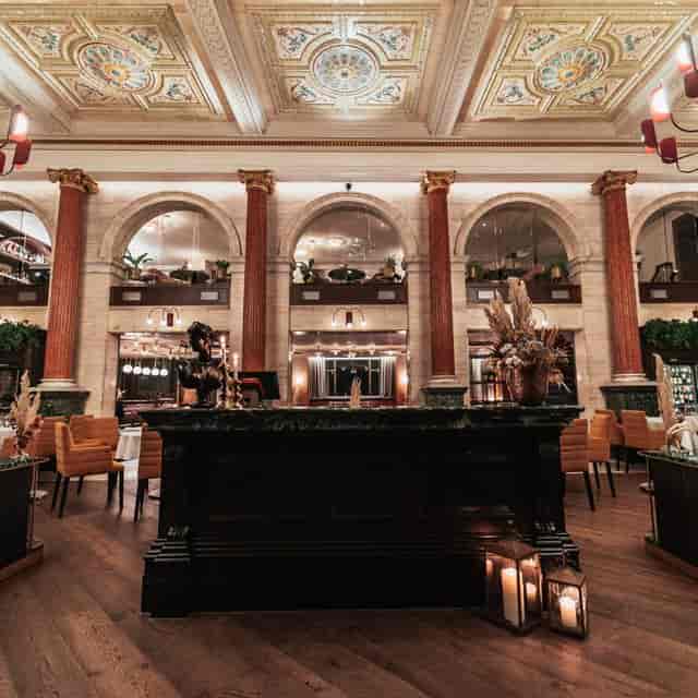 Elegant bar in Piazza Italiana, ideal for upscale events with classic architecture.