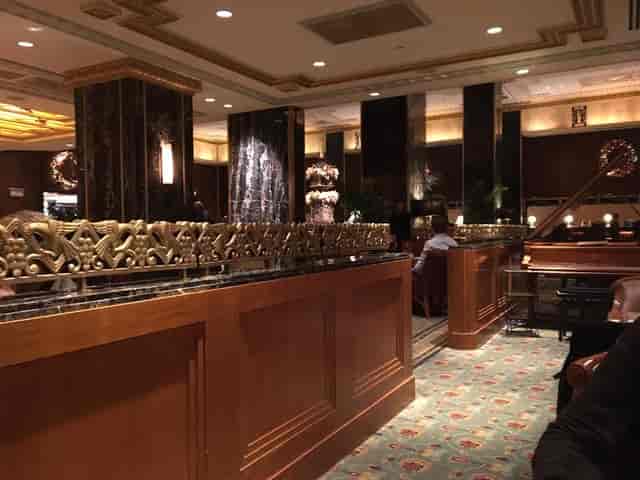 Peacock Alley Bar, Waldorf Astoria: Sophisticated hotel venue for networking and executive events.