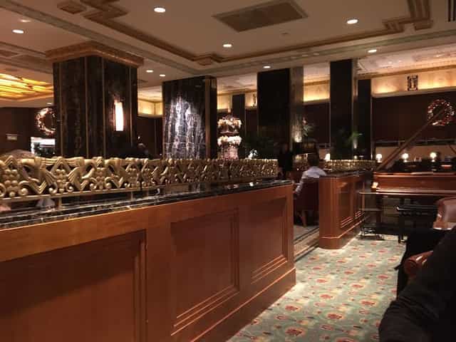 Peacock Alley Bar, Waldorf Astoria: Sophisticated hotel venue for networking and executive events.