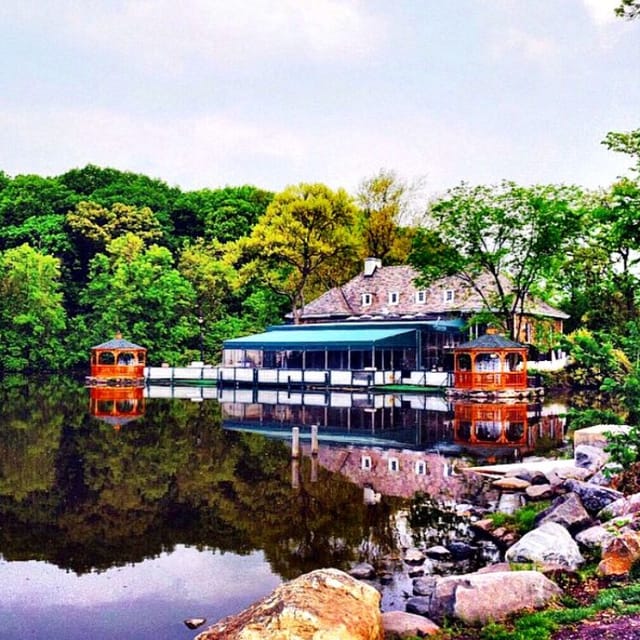 Lakeside Patio at The Stone House: scenic outdoor venue for boutique weddings and corporate retreats.