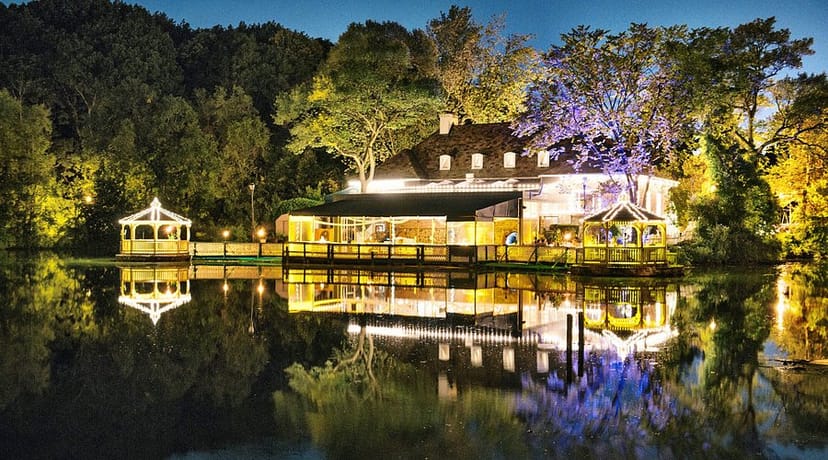 Lake View Atrium at The Stone House: luxury waterfront event venue for evening galas and retreats.