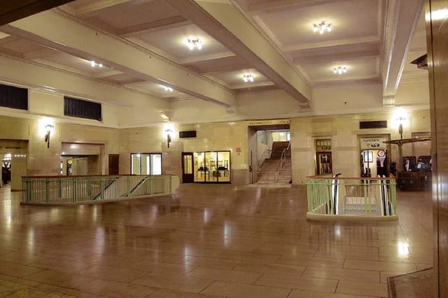 Station Will Restore 'Kissing Room' - WSJ